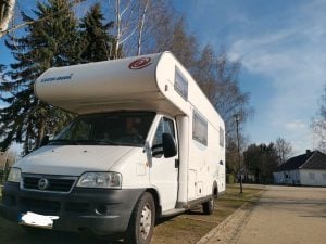 Eura Mobil 665HB photo 1
